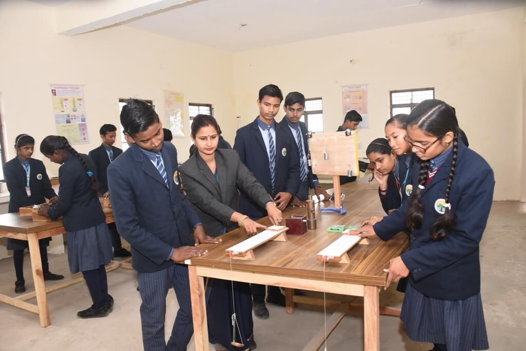 Students learning together at Banaras Public School